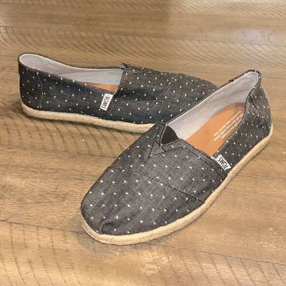 NWOT TOMS Slip on flats size 8 - Picture 1 of 10
